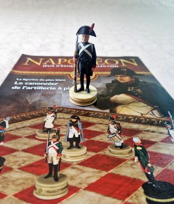 Figurine  , Napoléon , jeux d'échec de collection  , le canonnier de l'artillerie à pied