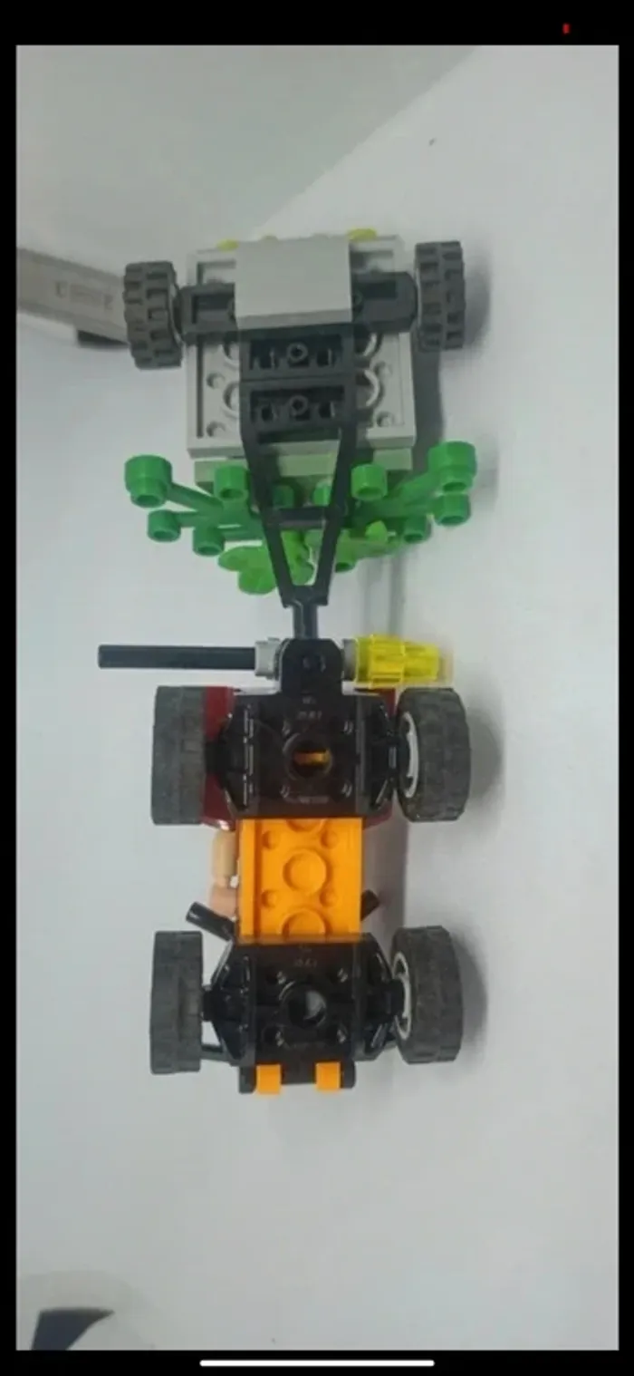 Owen dans véhicule quad avec remorque et bébé dinosaure raptor en cage lego - photo numéro 12