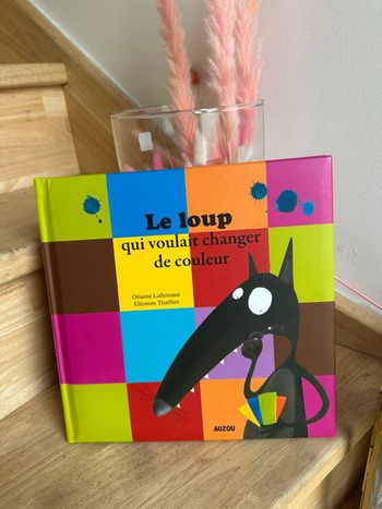 Livre Le Loup qui voulait changer de couleurs