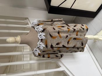 Blouse manches 3/4 marron à motifs avec dentelle