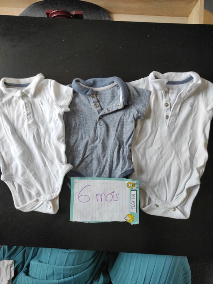 Lot de trois bodies manche courte