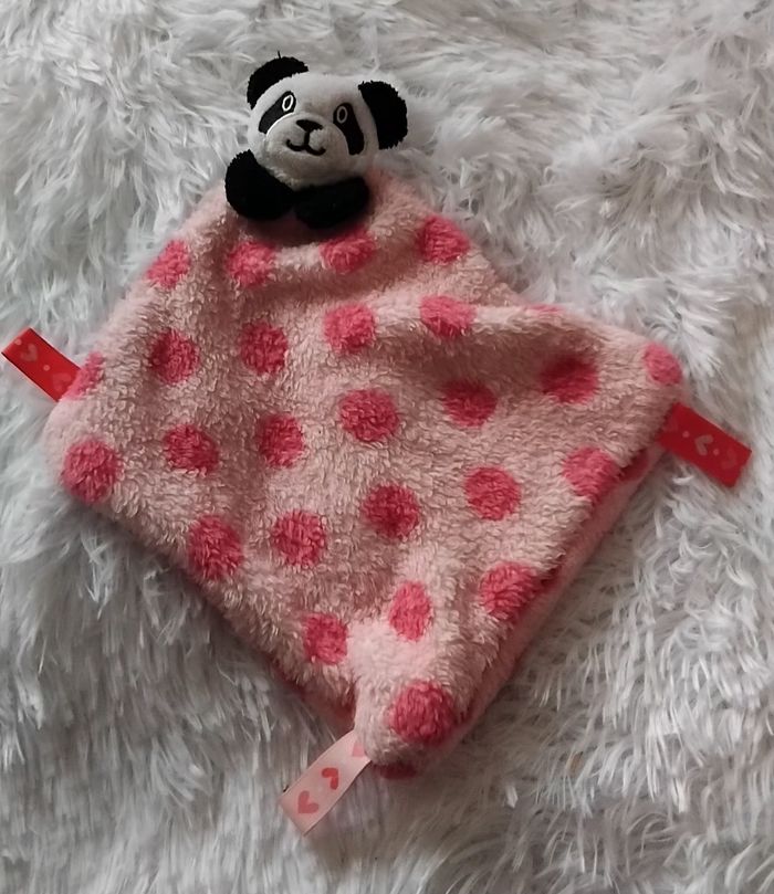 Doudou panda losange polaire rose a pois - étiquettes, coeurs