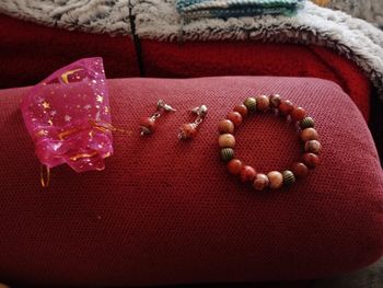 Bracelet perles en bois plus boucles d'oreilles