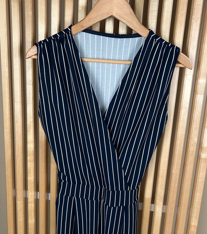 Un jumpsuit rayé élégant et chic - photo numéro 2