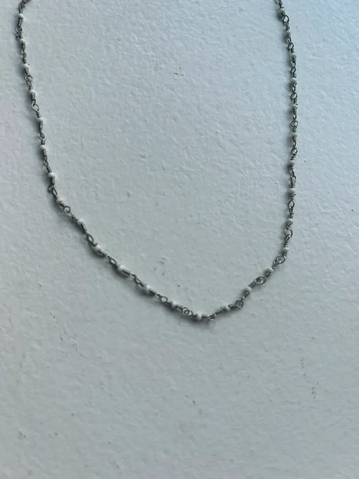 Collier ras-de-cou avec petites perles - photo numéro 2