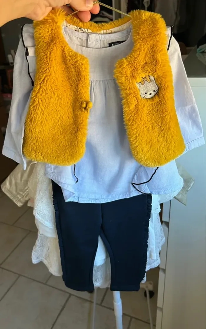 Joli ensemble Orchestra et Kiabi taille 9 mois état neuf