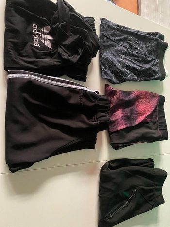 3€ le pantalon taille unique (le lot a 15€)