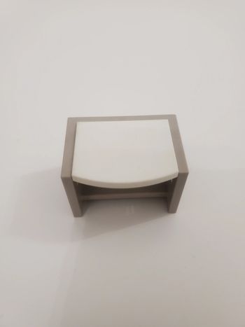 Playmobil Meuble chambre enfant, Un  bureau gris et blanc très bon état