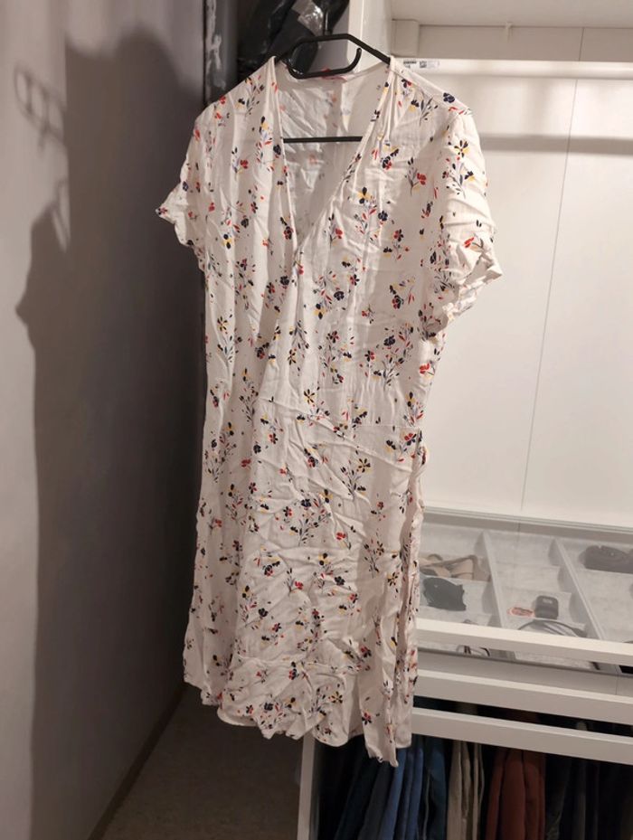 Robe portefeuille blanche a fleurs - photo numéro 2