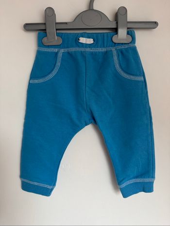 Jogging bleu Kiabi taille 6 mois très bon état