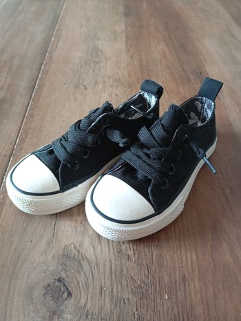 Baskets basses taille 24