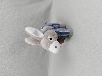 Peluche doudou âne gris en culotte île de Ré rayures bleu blanc yeux noir marron
