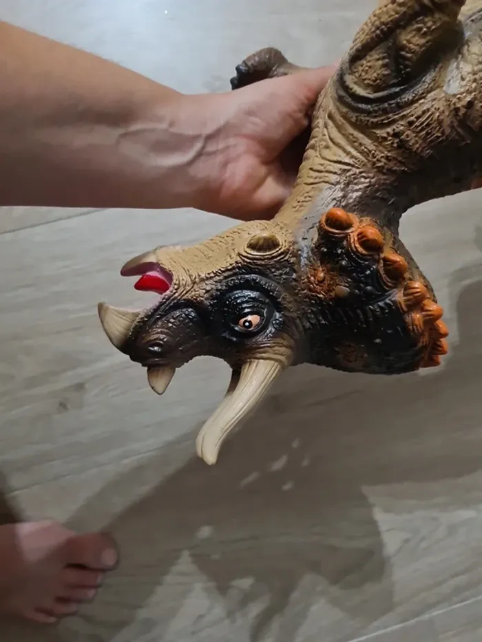 Dinosaure triceraptor env 60cms - photo numéro 4