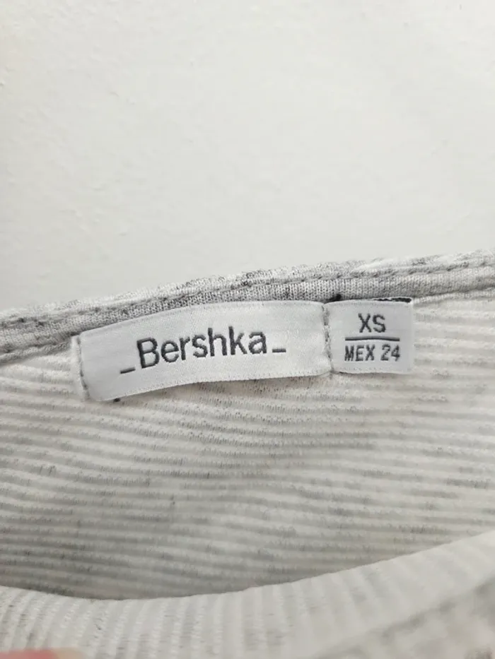 Belle robe Bershka taille XS (34) - photo numéro 4