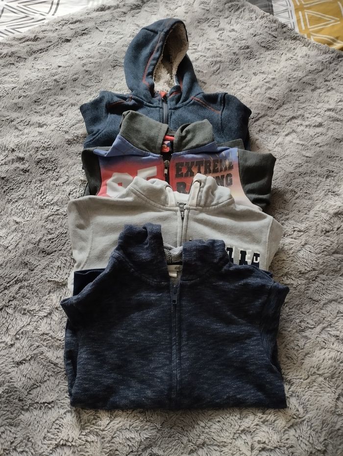 Lot de 4 vestes zippées taille 6ans - photo numéro 2