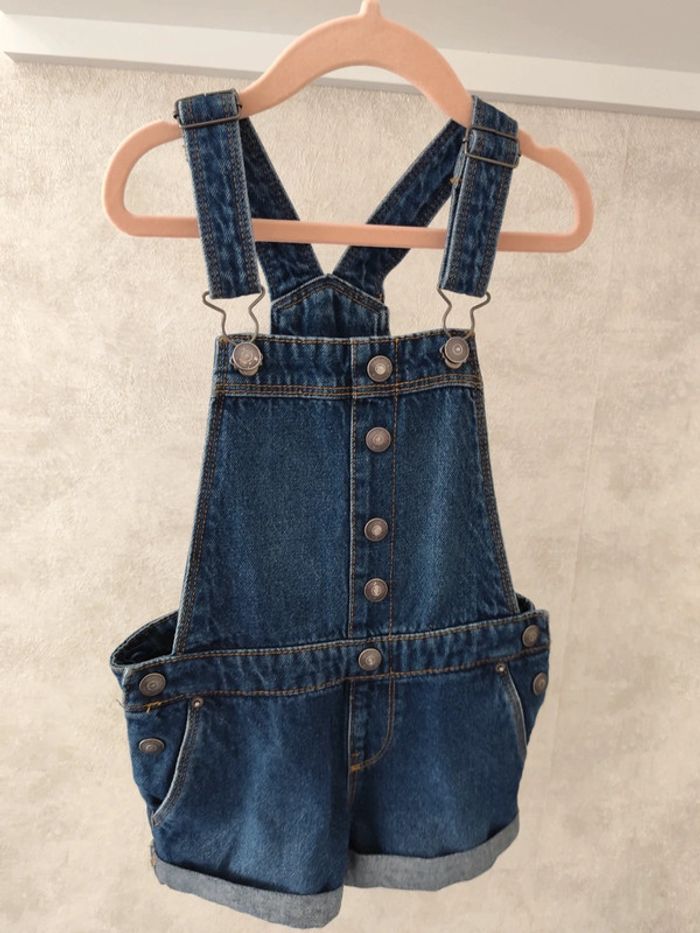 Salopette short en jeans bleu Kiabi taille 5 ans. - photo numéro 2