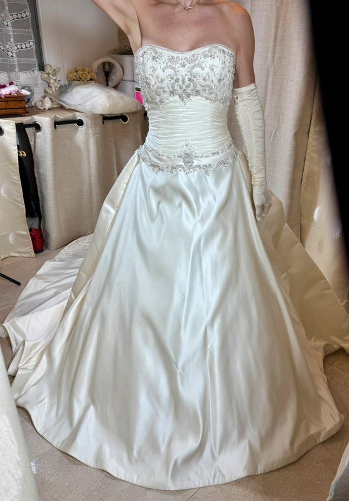 Robe de mariée neuve avec jupon gants et voile - photo numéro 3