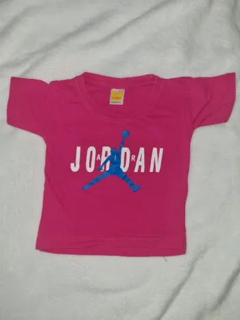 Tee-shirt manches courtes taille 12 mois