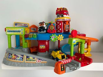 Circuit voiture avec véhicules