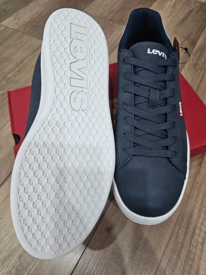 Très belles baskets garçon,  marque Levi's,  bleu marine, pointure 39 - photo numéro 7