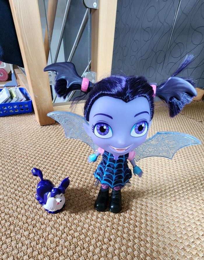 Poupée Disney Vampirina