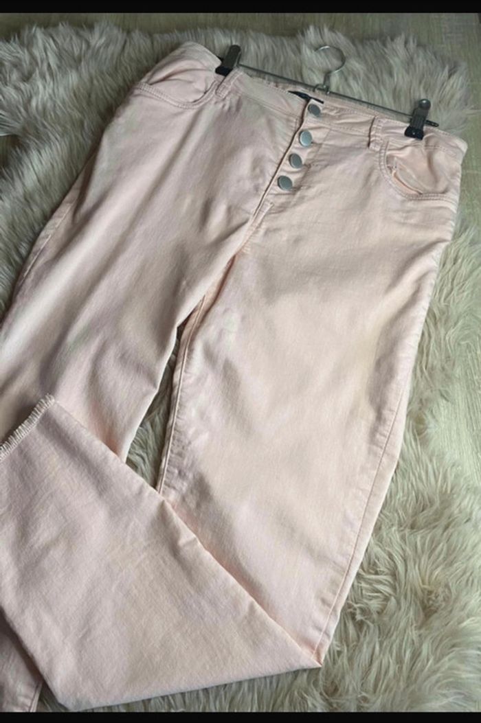 Jean rose pale / rose clair à boutons Kiabi Taille XL / 42