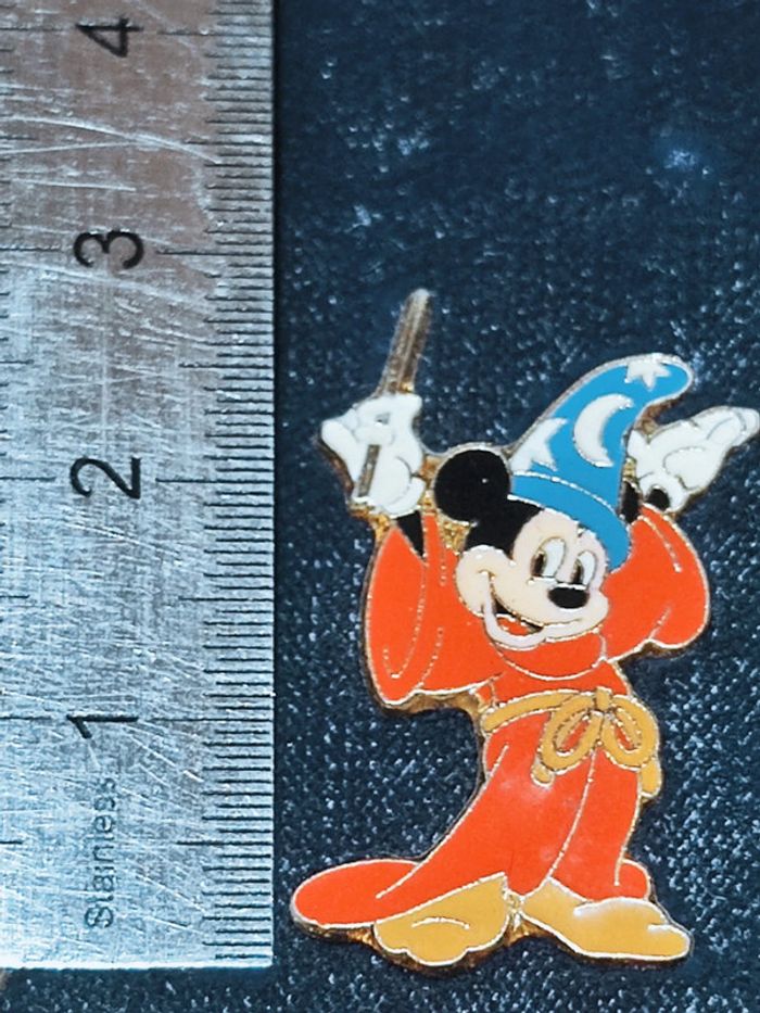 Pin's Mickey mouse Fantasia - photo numéro 3