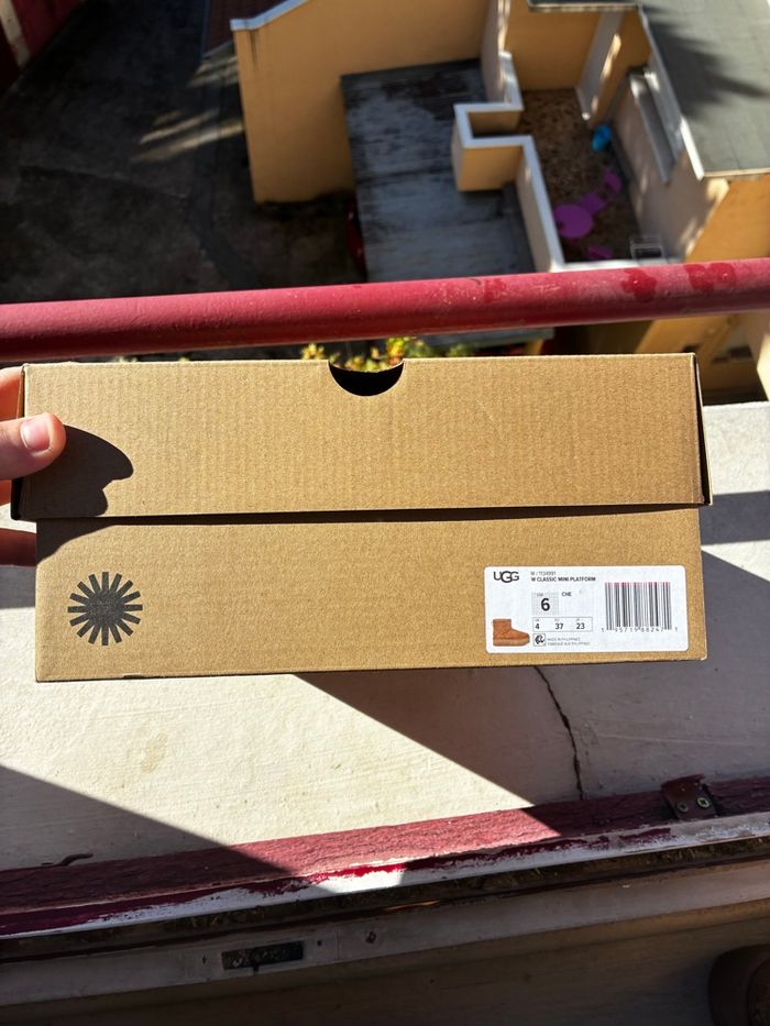 UGG Classic Ultra Mini Platform - Taille 37 - Neuves - photo numéro 10