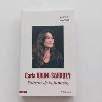 Livre - Carla Bruni-Sarkozy: L'attrait de la lumière