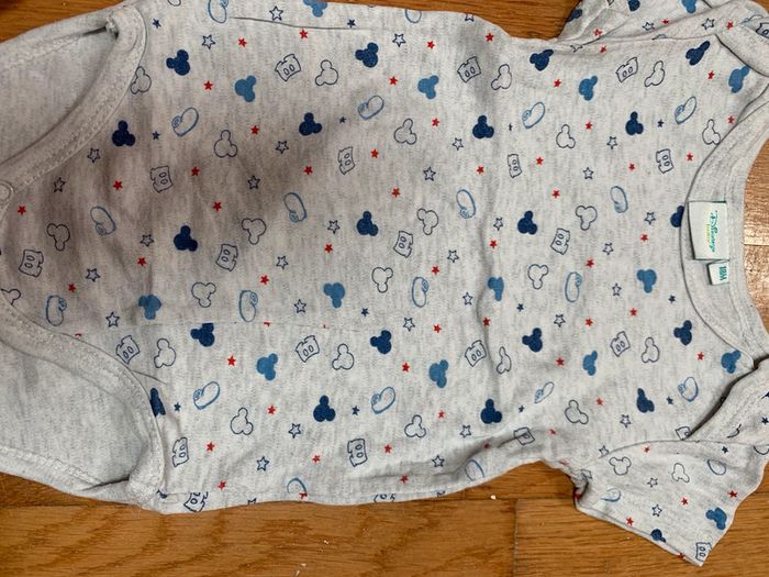 Lot 2 bodies manche courte et 2 bodies manche longue Mickey 18mois - photo numéro 4