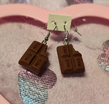 Tablettes de chocolat gourmand en résine en boucles d'oreilles