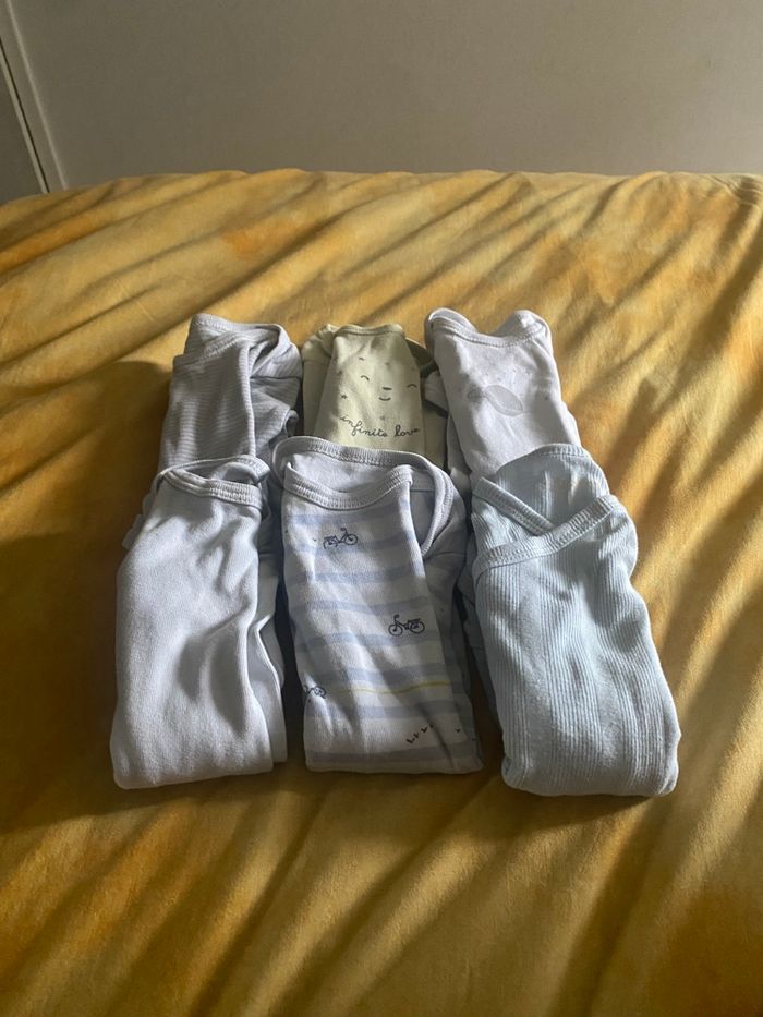 Bodies bébé taille 8 mois