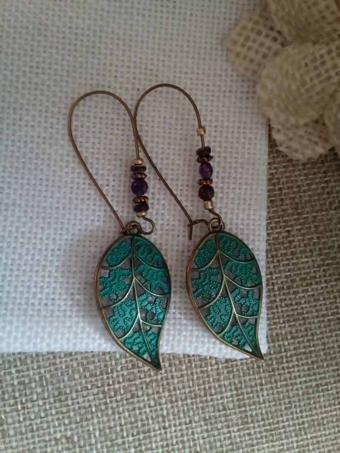 Boucles d'oreilles feuilles bohèmes avec pierres améthyste - photo numéro 3