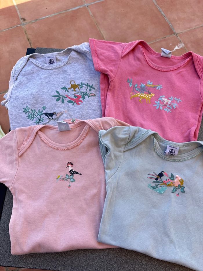 Lot de 4 bodies Petit bateau 18M