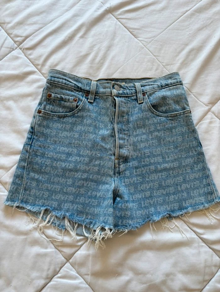 Short Levi’s Ribcage mini court W27 taille haute 36/38 S/M effet frangé imprimé logo bleu clair - photo numéro 2