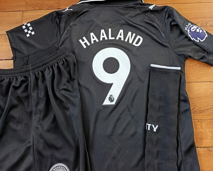 Haaland taille 10 ans modèle black Away 2026 Manchester City CHAUSSETTES PATCHS