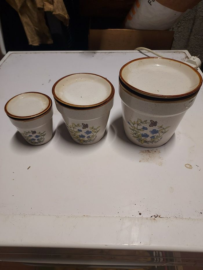 Lot de pot à couvercle.
