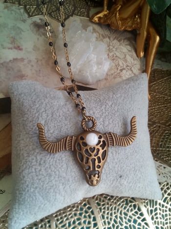 Collier taureau pierre de Lune naturelle