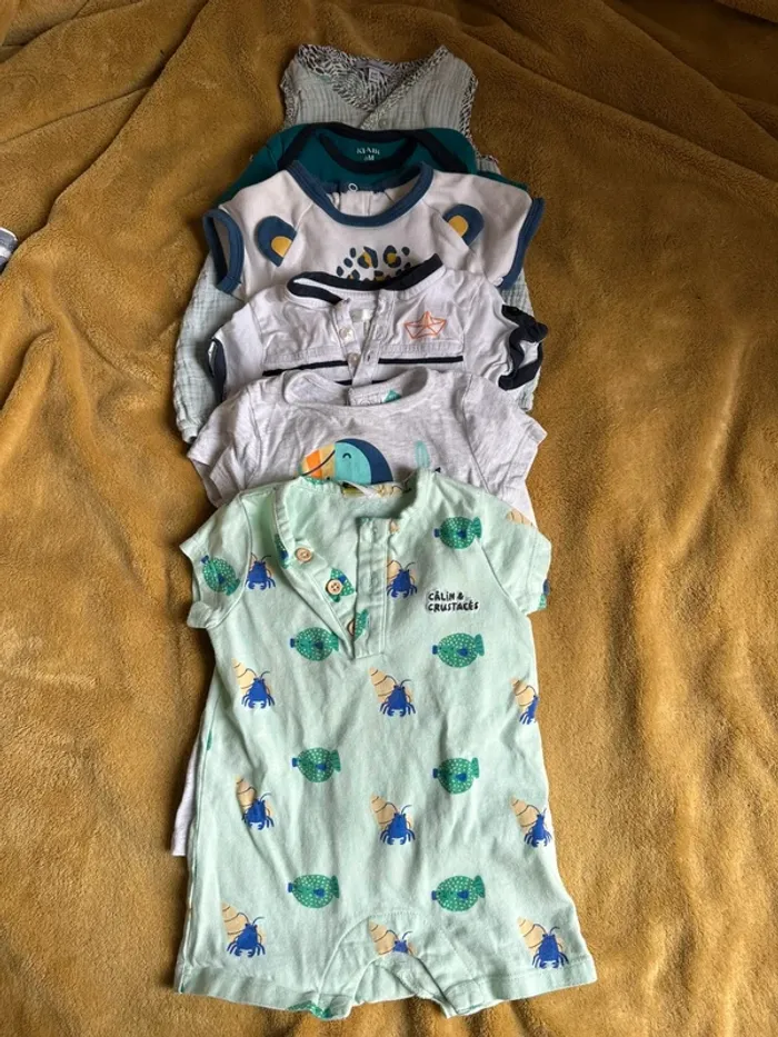 Lot de 6 combinaisons short divers marques taille 6 mois