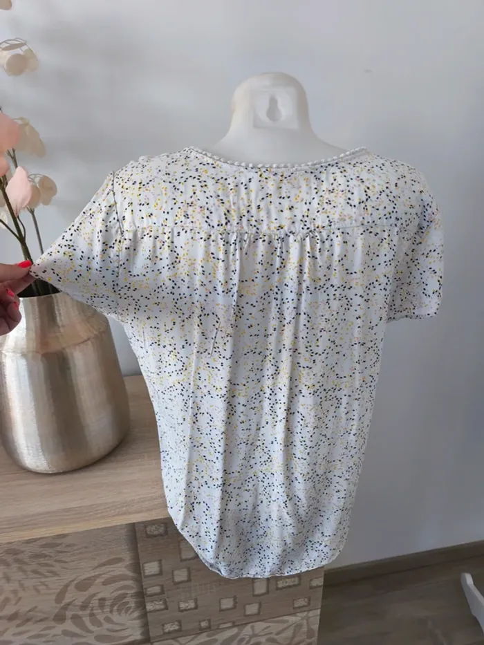 Blouse manches courtes décolleté V - photo numéro 3