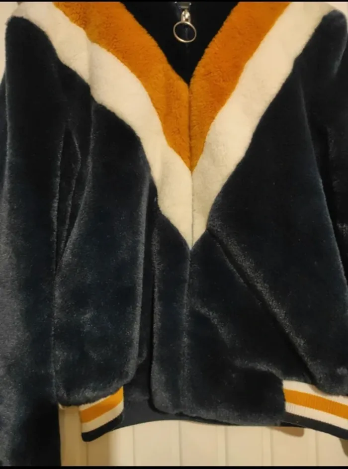 Manteau Fausse Fourrure avec capuche Jennyfer - photo numéro 2