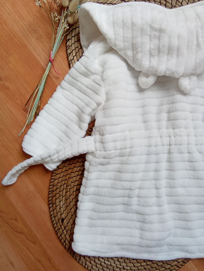 Peignoir blanc à capuche C&A taille 24/36 mois - photo numéro 10