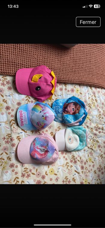 Lot de casquettes fille 3/5  ans diverses marques