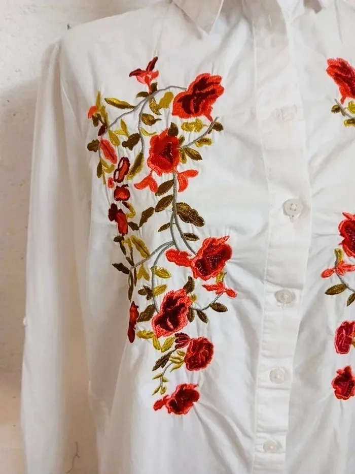 👚 Chemise longue brodée Atmosphere – Taille 36 – Très bon état - photo numéro 2