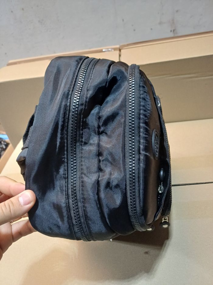 Sac à dos  noir en tissu satiné matelassé - photo numéro 4