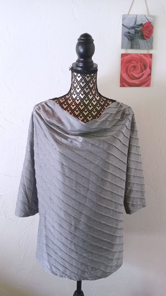 🌸Tunique col bénitier, taille 46
