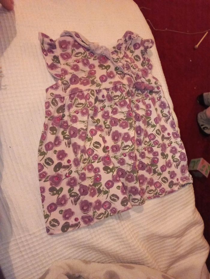 Joli t-shirt blouse Fleuri 12 mois