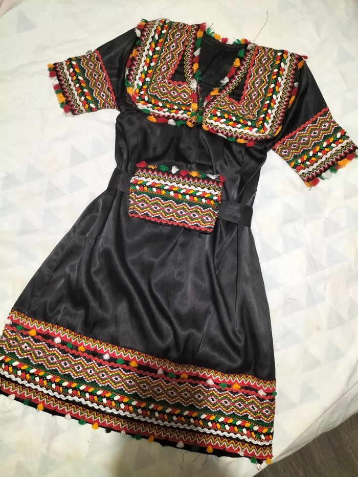 Robe kabyle pour petite fille - photo numéro 2