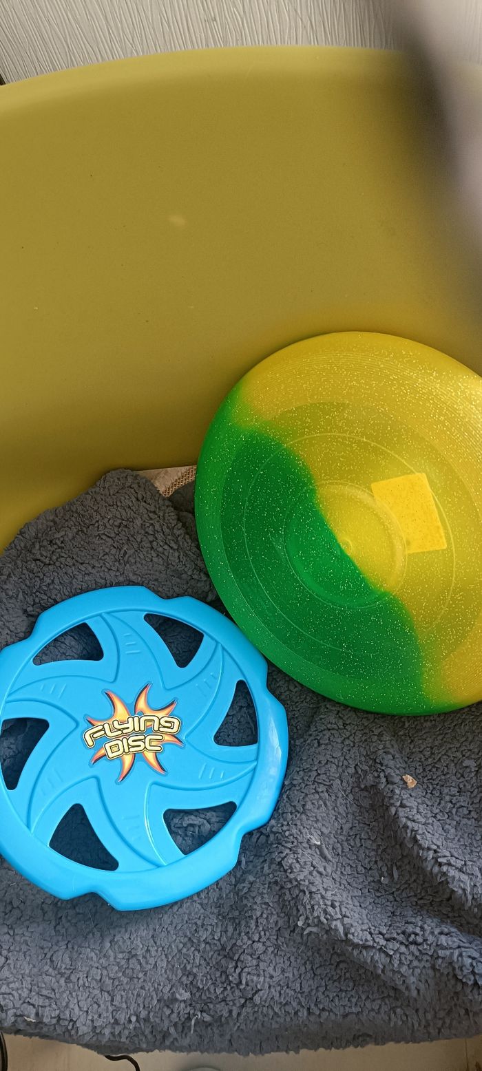 Lot de frisbees - photo numéro 2