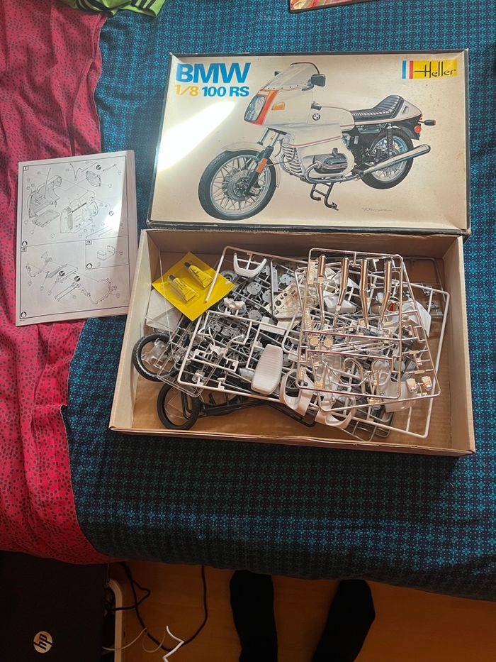 BMW 1/8 100RS modélisme ancien mais neuf